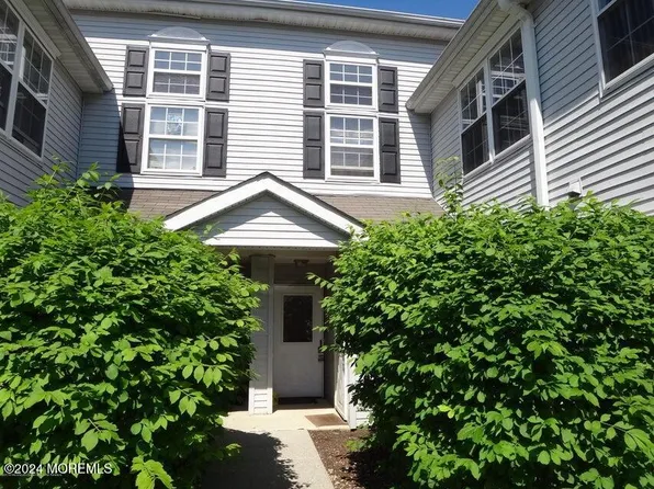 785 Banyan Ct, Marlboro, NJ 07746