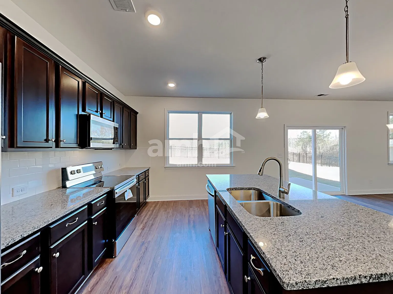 3 bed, 2.5 bath, 1895 sqft, $2,265 — Photo 3