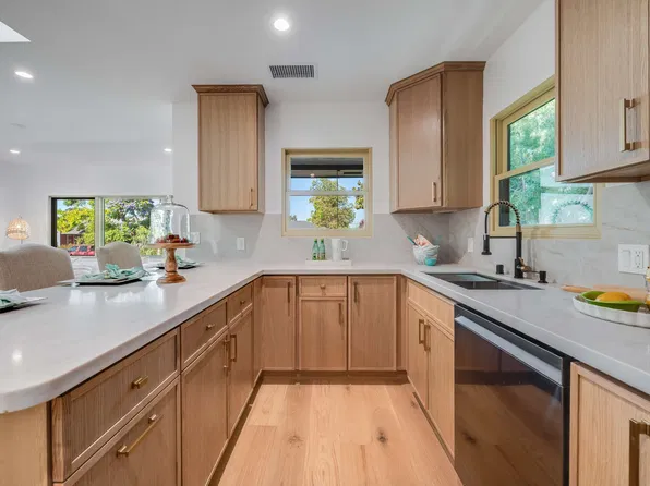 3511 Rose Ave, Long Beach, CA 90807