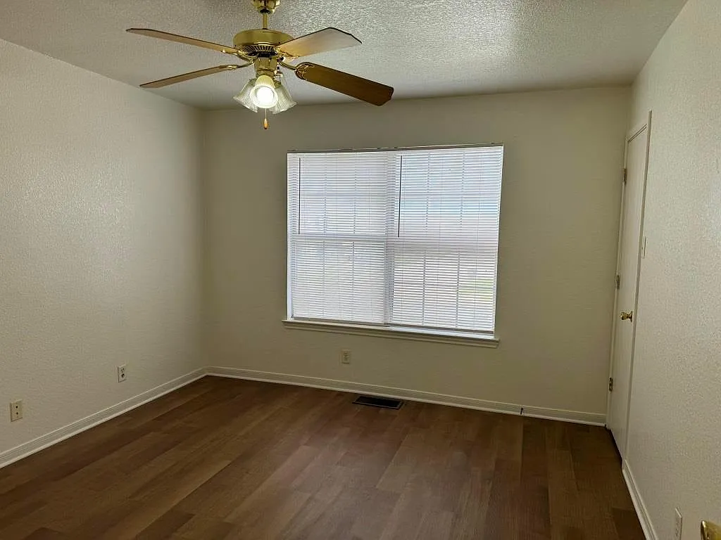 3 bed, 1214 sqft, $895 — Photo 3