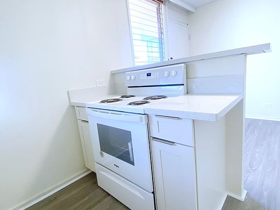 5th image of 3340 Campbell Ave #302