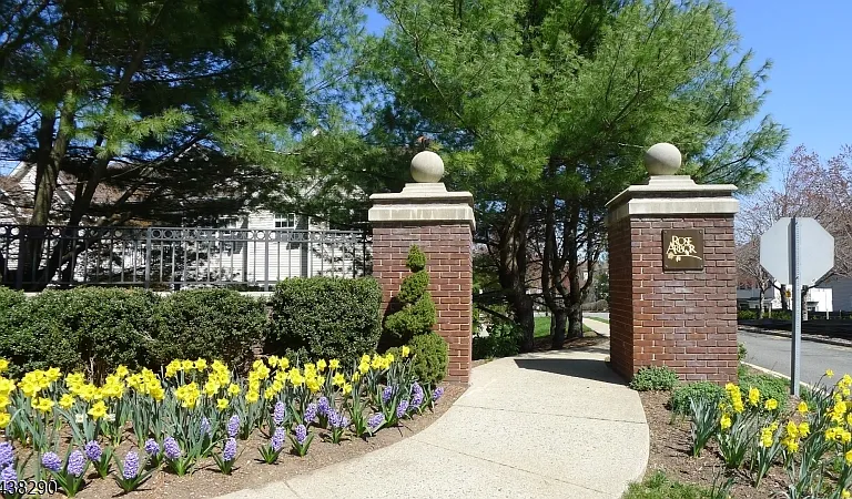 49 Wildflower Ln — Photo 1