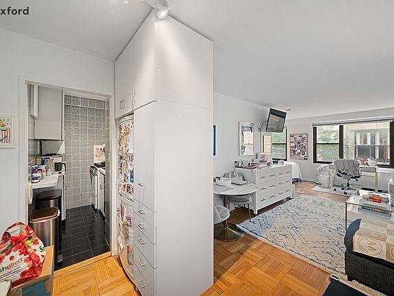 4th image of 35 E 38th St APT 2B