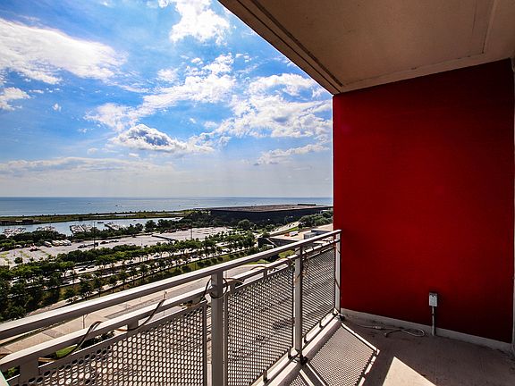 3rd image of 1841 S Calumet Ave APT 1902
