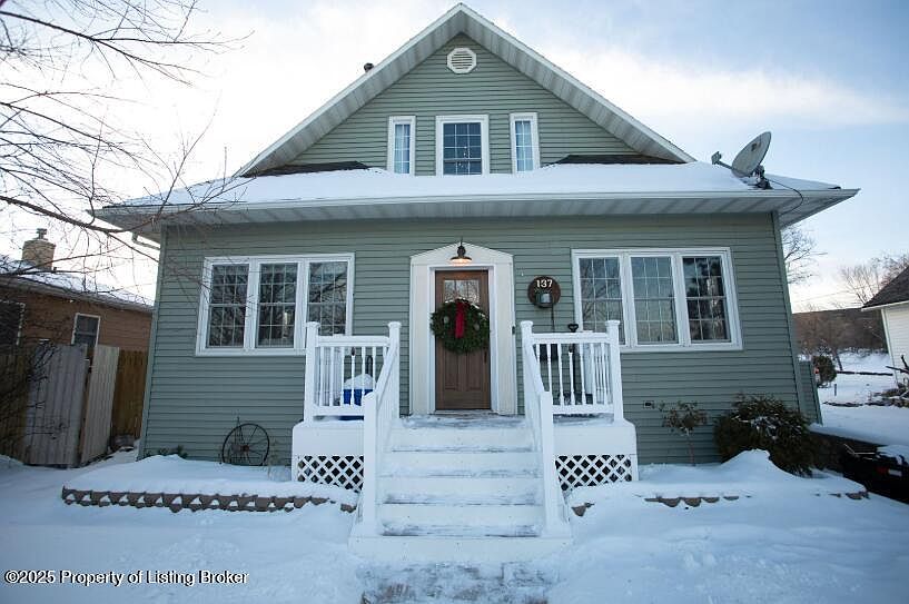 1st image of 137 8th Ave W
