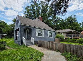 6425 Hagerwood Rd, Kansas City, MO 64132