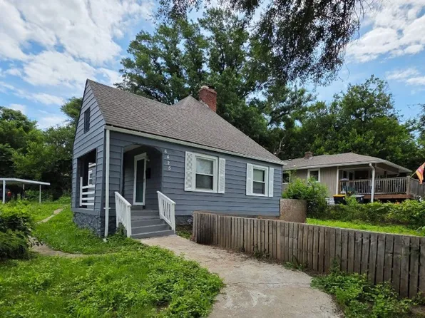 6425 Hagerwood Rd, Kansas City, MO 64132