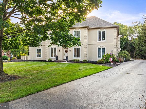 4th image of 1055 Wetherburn Dr