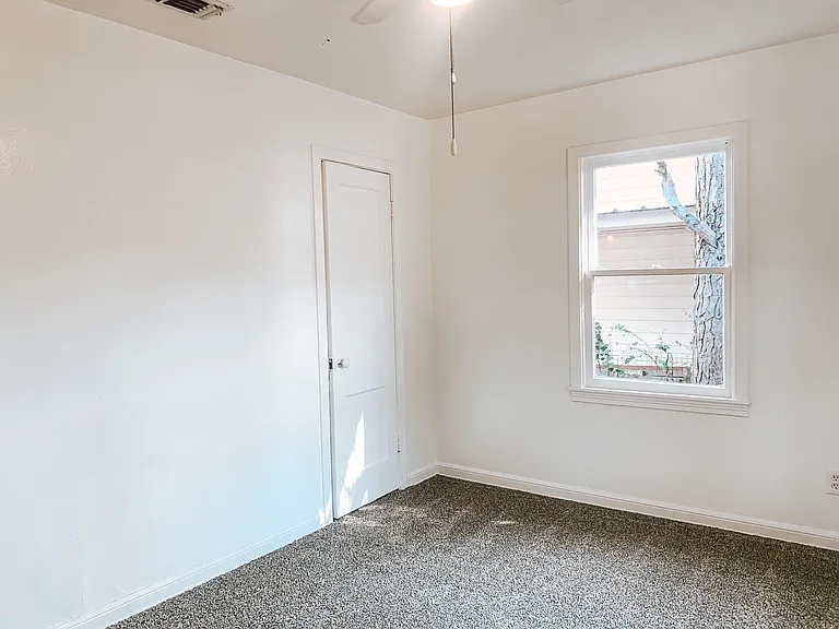 5513 Thomas Ln — Photo 13