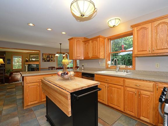4th image of W278N7141 Millpond Way