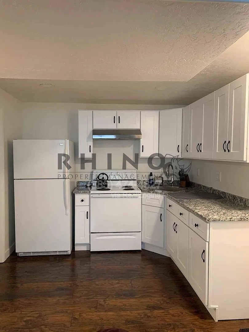 Building Photo - 983 E Dry Gulch Cir