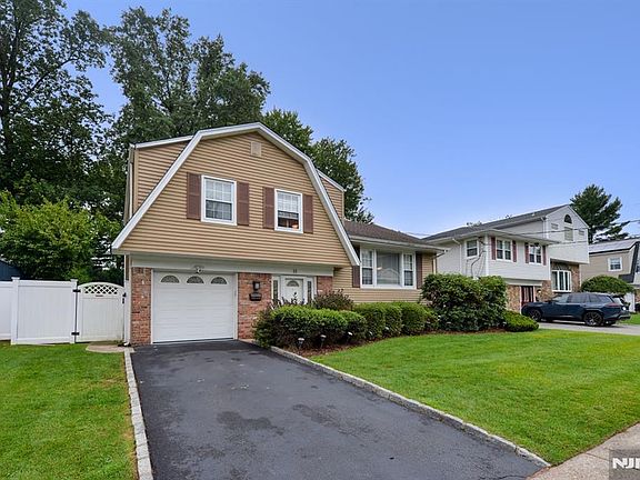 3rd image of 10 Sieber Ct