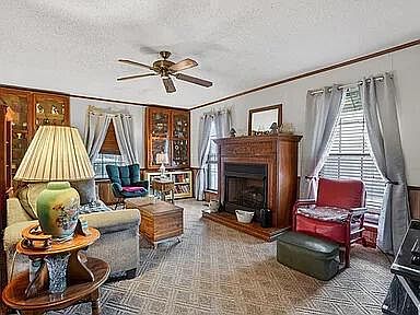 2nd image of 33 Helens Rd