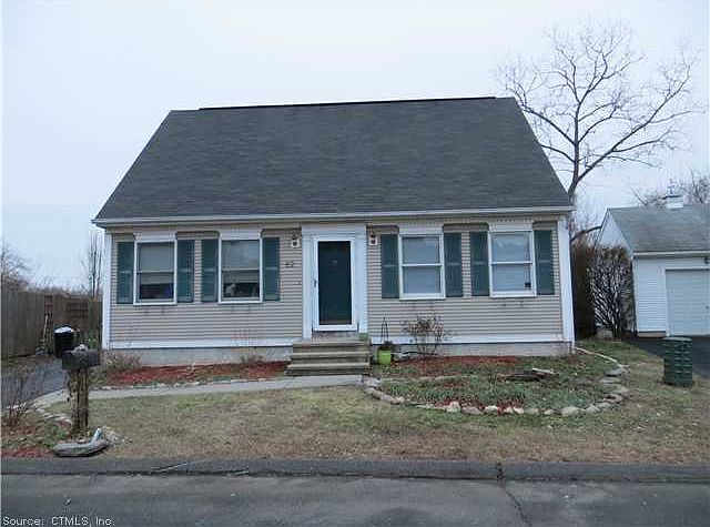2nd image of 62 Kingsbury Ln