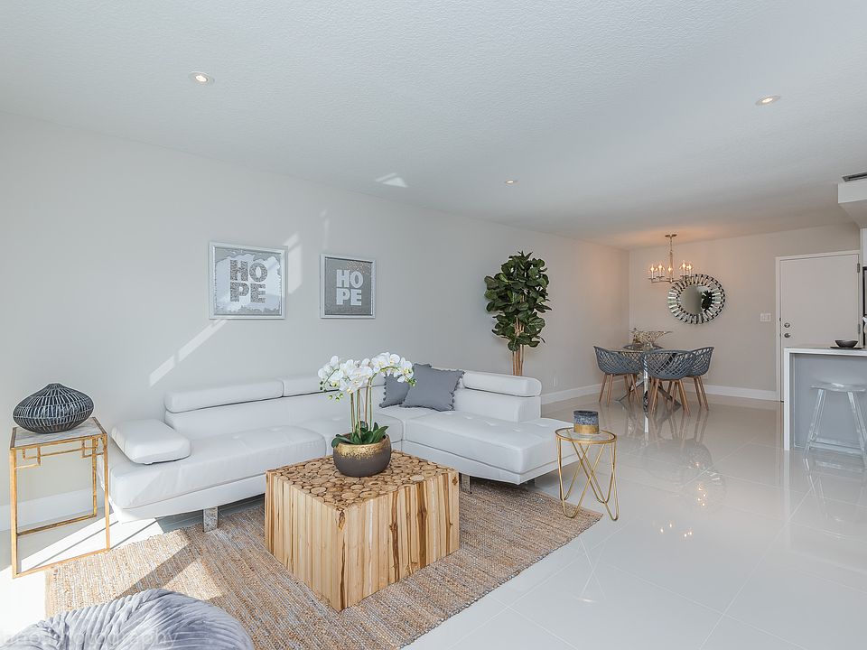1st image of 3212 NE 12th St APT 302
