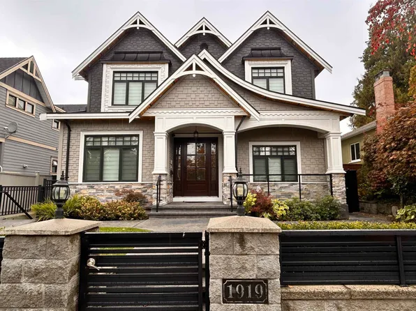 1919 Dublin St, New Westminster, BC V3M 3A4