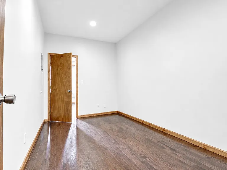 1827 George St #3L — Photo 8