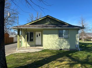 2896 Redwood Ave, Grants Pass, OR 97527