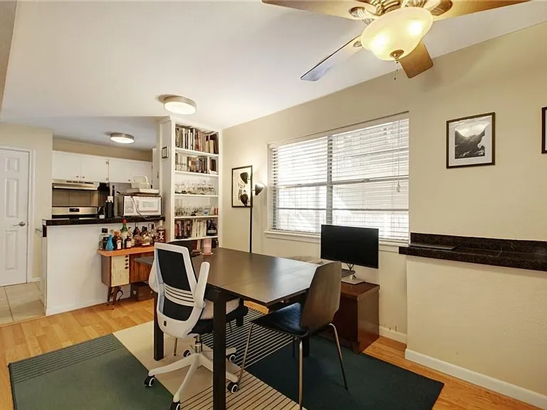 4306 Avenue A #101 — Photo 8