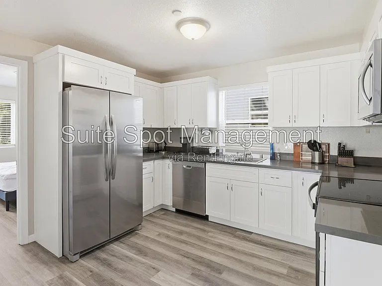 160 Harrison Ave #E3 — Photo 11