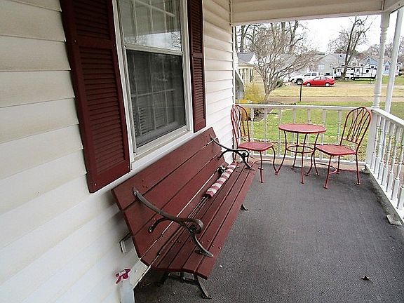 3rd image of 1410 Parsons St