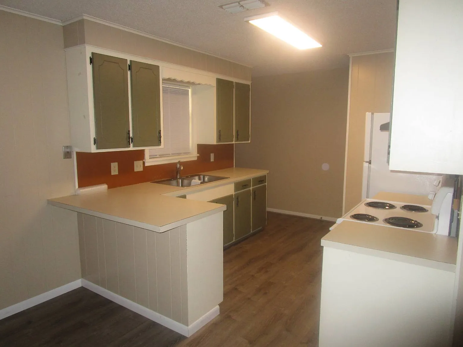3 bed, 1.5 bath, 1165 sqft, $1,500 — Photo 2