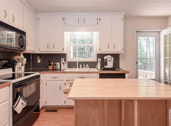 4th image of 60 Greatwood Dr