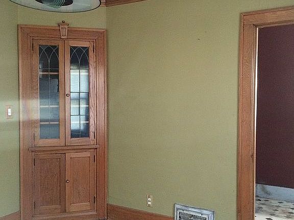 4th image of 504 E Corrington Ave