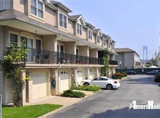 29 Crestwater Ct, Staten Island, NY 10305