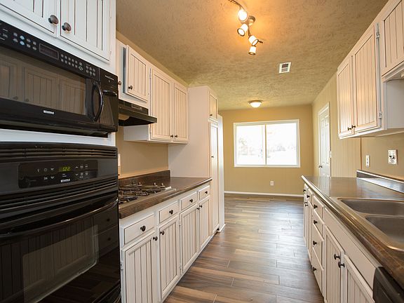 White Kitchen Cabinets