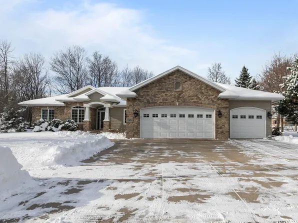 592 Cornrow Ln, Combined Locks, WI 54113