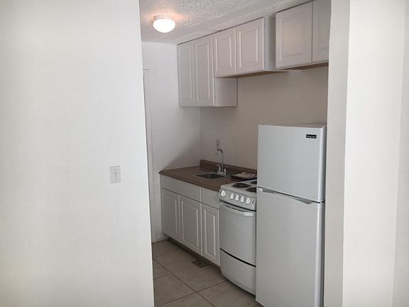 3rd image of 2100 SW 18th Ave #B