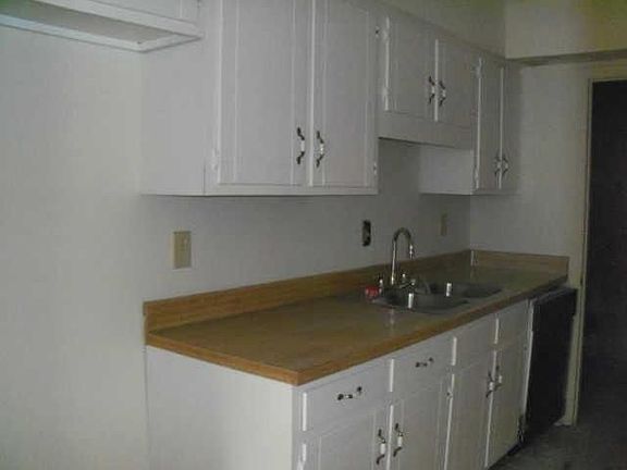 3rd image of 821 Long Hunter Ct
