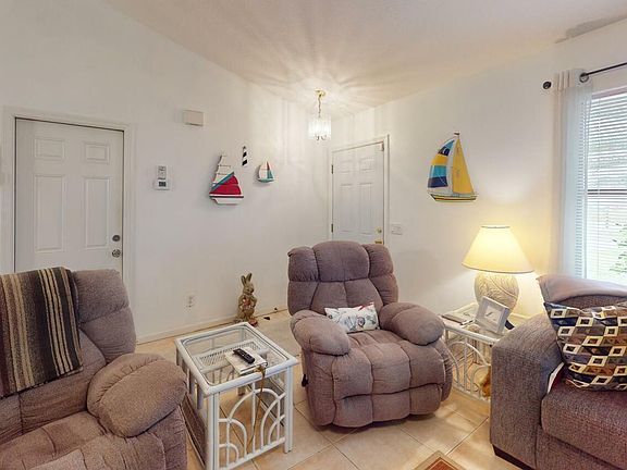 5th image of 611 SW Dwight Avenue