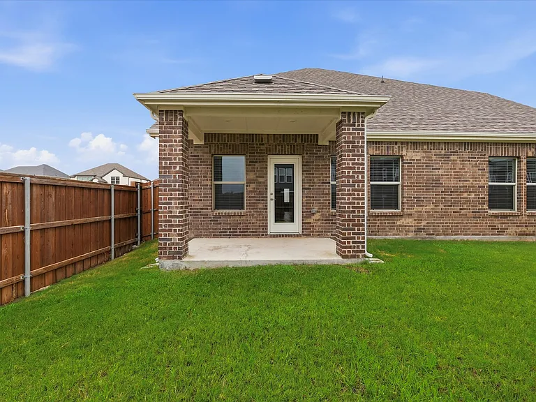 1213 Birchwood Ln — Photo 36