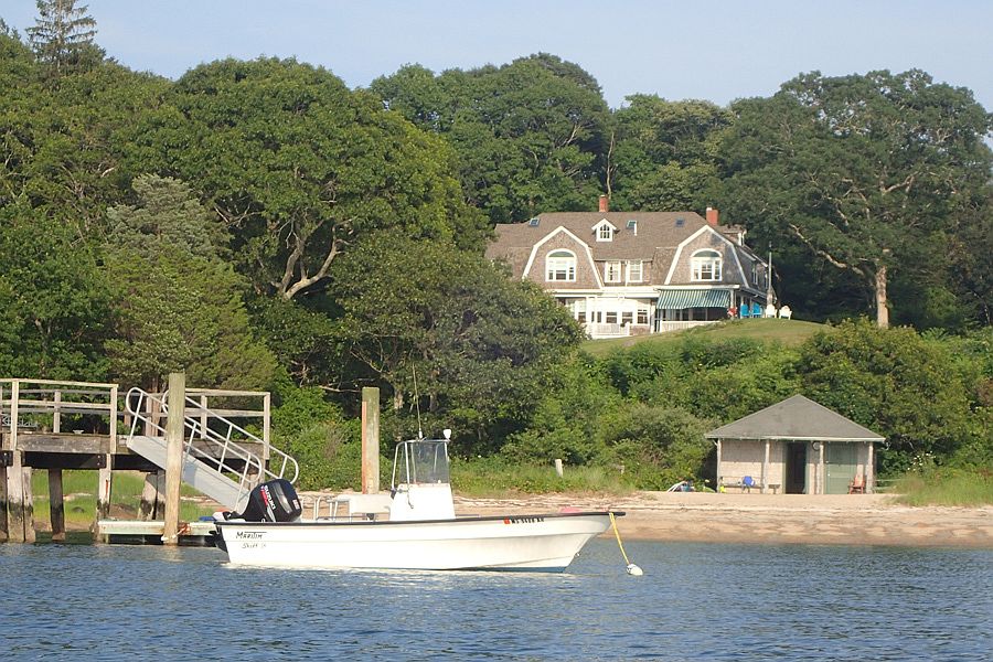 1st image of 300 Quissett Ave