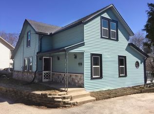 324 Evergreen Ln, Pewaukee, WI 53072