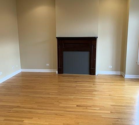 3rd image of 1414 W Belle Plaine Ave #2