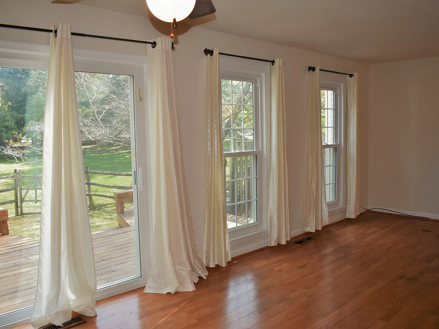 Charming 4BR TH for Rent — Photo 3