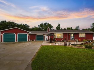5727 26th Avenue Dr, Vinton, IA 52349