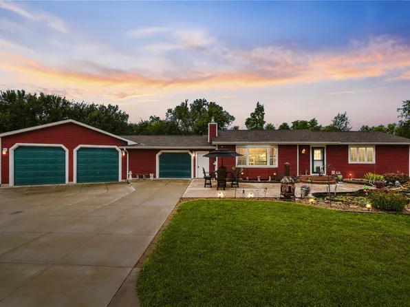 5727 26th Avenue Dr, Vinton, IA 52349