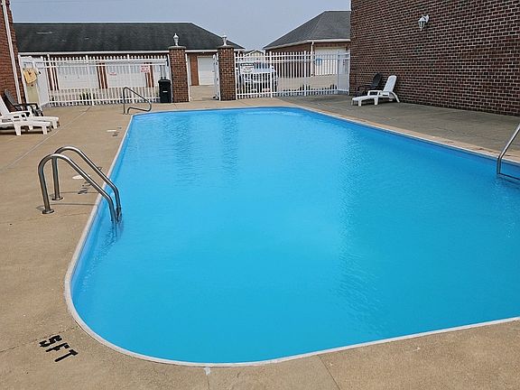 4th image of 1054 Crestfield St #11176618
