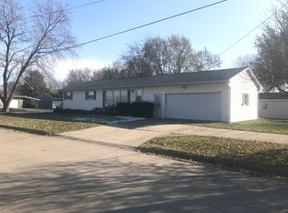 905 E Taylor St, Washington, IA 52353