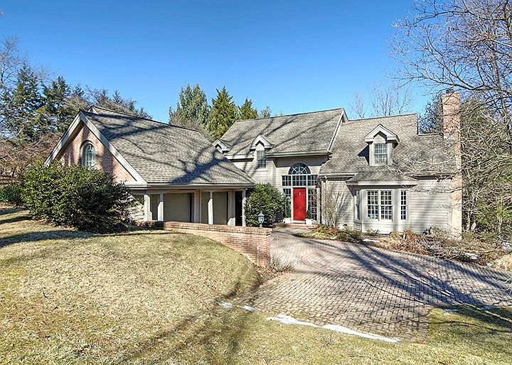 1st image of 16 Brendle Ln