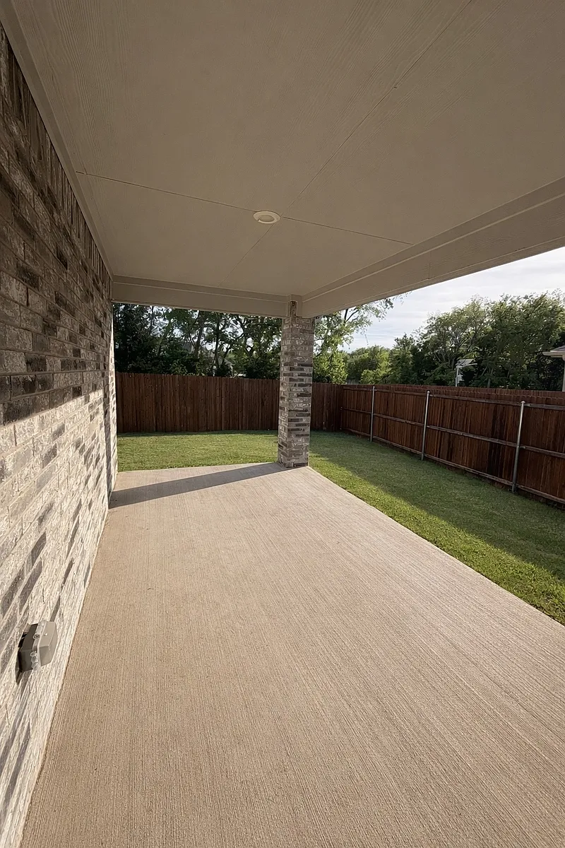 Building Photo - 3803 Kenwood Dr