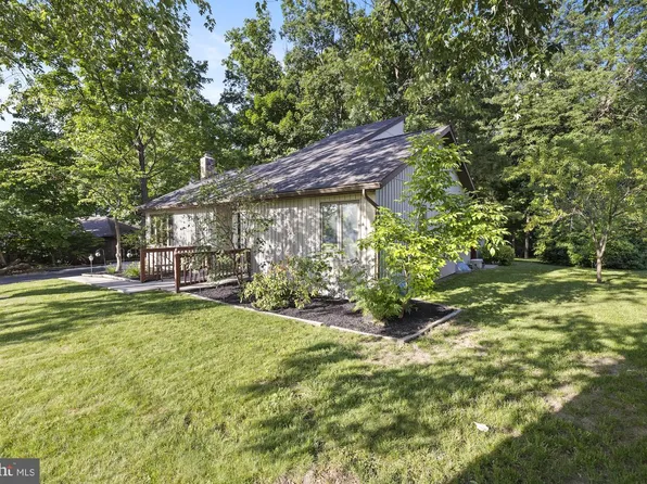 8 Hill Dr, East Berlin, PA 17316