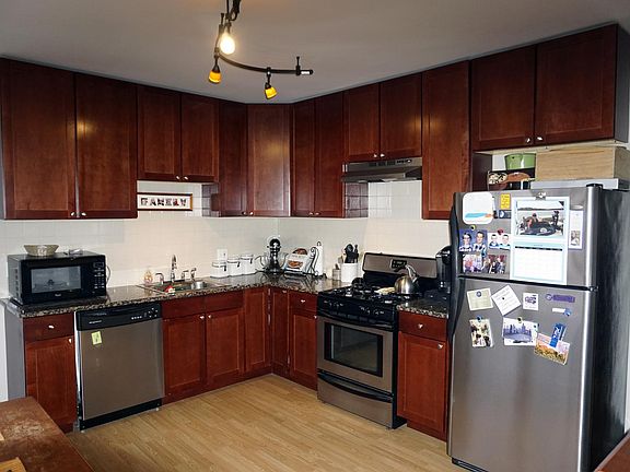 Kitchen 15' x 12' - Gas Stove, Dishwasher, Microwave and Garbage Disposal.