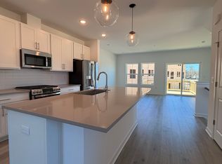 38 Basswood St, Berlin, NJ 08009