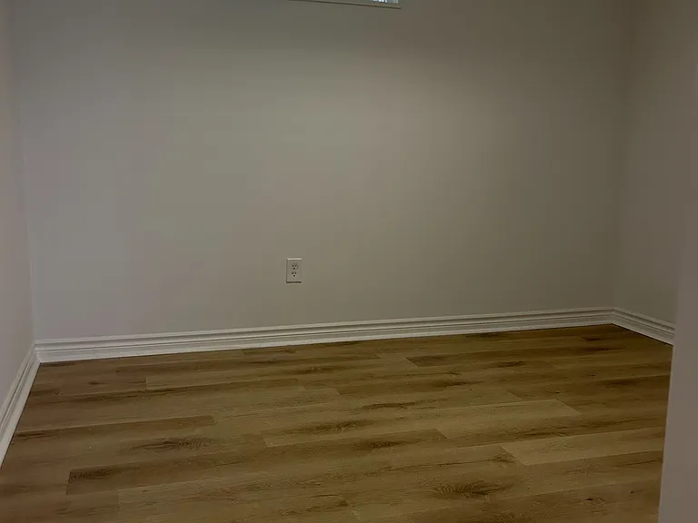 1262 Nathaniel Cres #BASEMENT — Photo 8