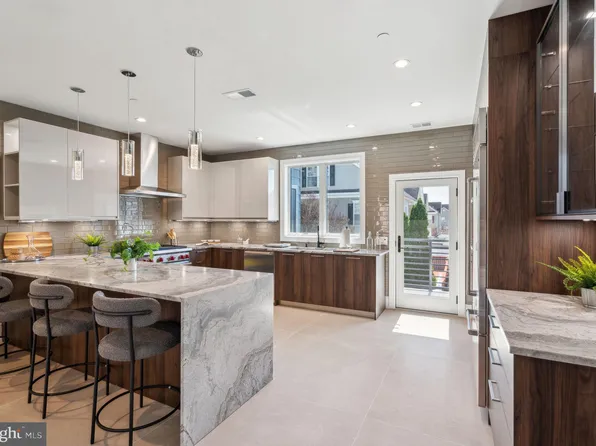 2006 Renaissance Walk, Philadelphia, PA 19145